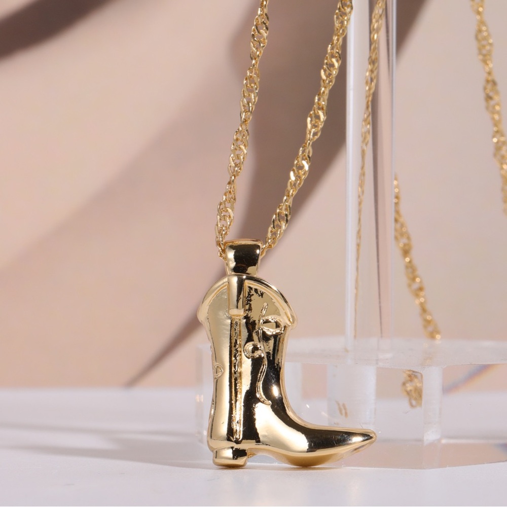 Gold cowboy boot pendant necklace - Picture 3 of 4